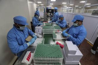 作為COVID-19疫苗全球取得機制（COVAX）主要供應國的印度，將在10月份恢復疫苗出口。（圖／美聯社）
