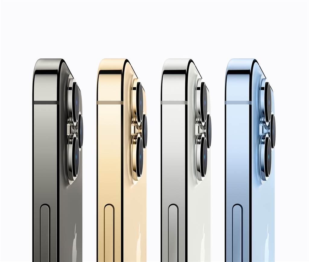 蘋果公司第十五代iPhone系列智慧型手機於24日開賣，其中新色「天峰藍」備受矚目。(摘自Apple官網)