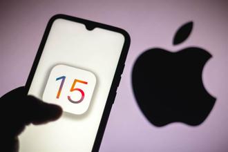蘋果10天2度釋出iOS 15的更新版本。（圖／shutterstock） 