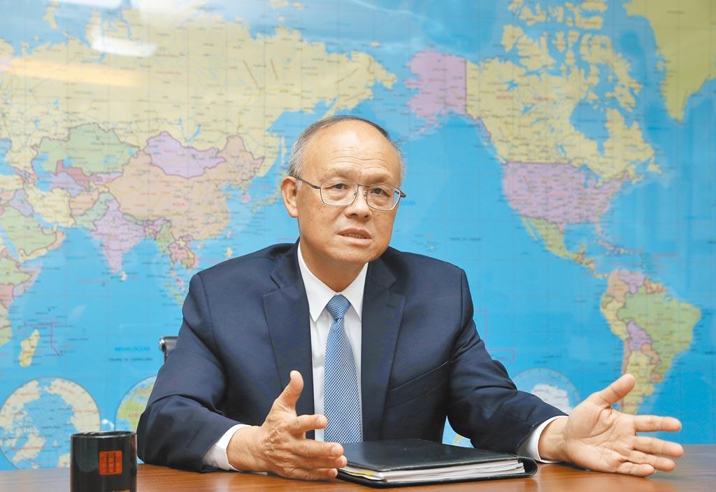 行政院政務委員鄧振中談台灣申請加入CPTPP的挑戰及難關。（劉宗龍攝）