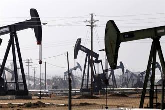 沙烏地阿拉伯與俄羅斯考慮停止增產原油，使得消費國與生產國的衝突加劇。（圖／路透社）