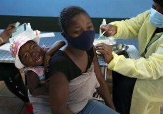 智利今天宣布將開始對3歲以上孩童施打COVID-19疫苗，公共衛生研究所表示，新一批孩童將施打已給6至15歲孩童打過的中國CoronaVac疫苗（科興疫苗）。(圖/美聯社)