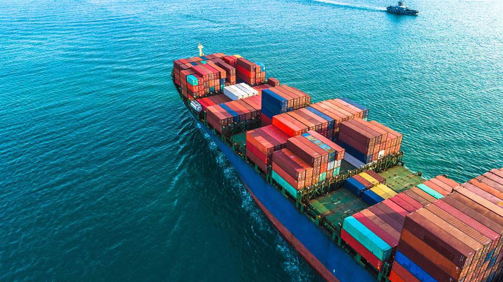 法人認為，今年貨櫃3雄EPS都有40元以上實力，無須輕言棄船。(示意圖/達志影像/Shutterstock)