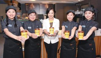 McCafe'每年投資近二千萬元培育咖啡師人才，目前已培訓出逾1,100名星級咖啡師，在全台McCafe'駐點。圖／台灣麥當勞提供