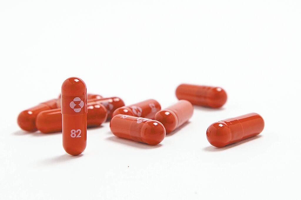 美FDA批准默沙東口服藥 增加COVID-19療法選項。(圖/美聯社)