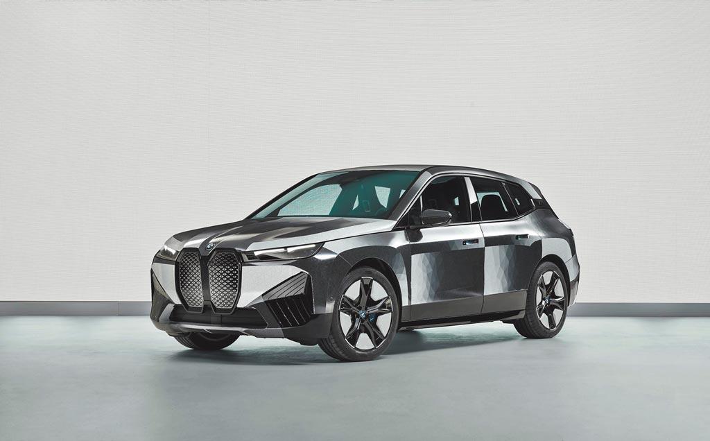 元太攜手BMW展示外觀可變色iX Flow概念車。圖／元太提供