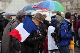 法國民眾上街抗議防疫政策。（圖／路透社）