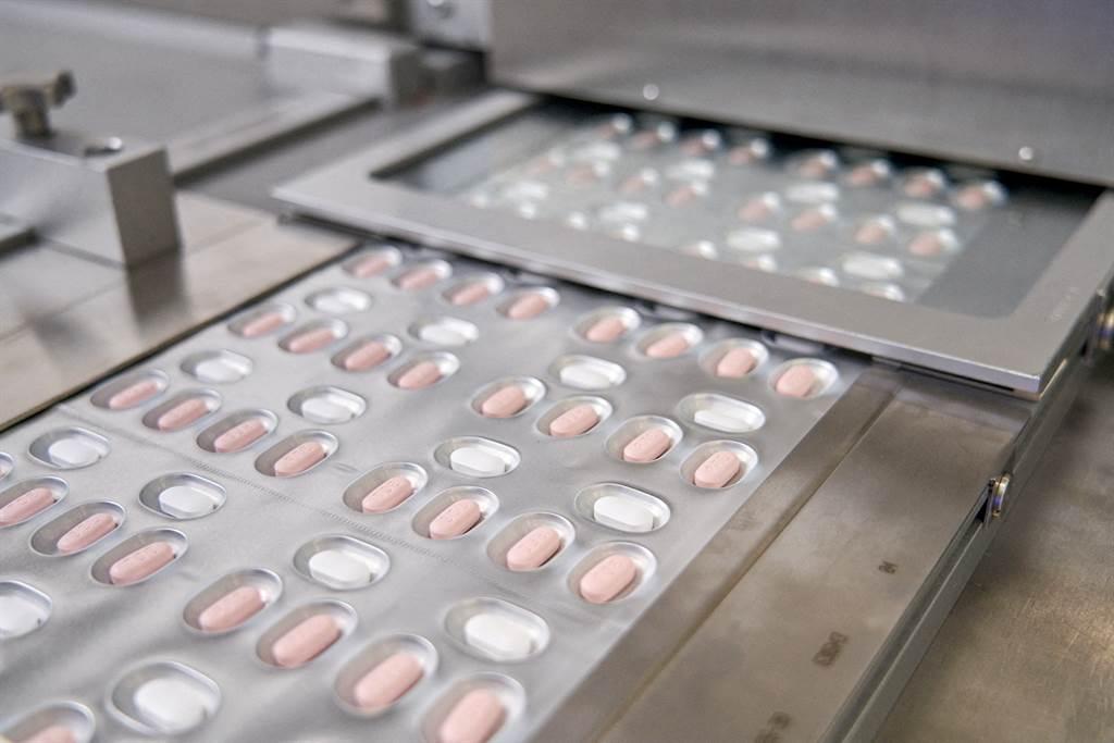 美國製藥大廠輝瑞（Pfizer）今天已向日本政府厚生勞動省提出COVID-19（2019冠狀病毒疾病）口服藥批准申請，如獲批准將成為日本境內第2款口服藥。
