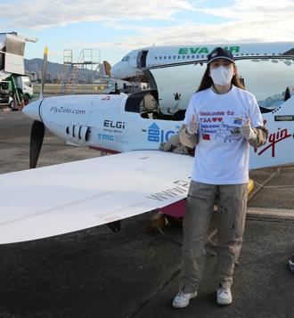 曾降落台灣 飛行少女完成最年輕獨駕機環球女性紀錄