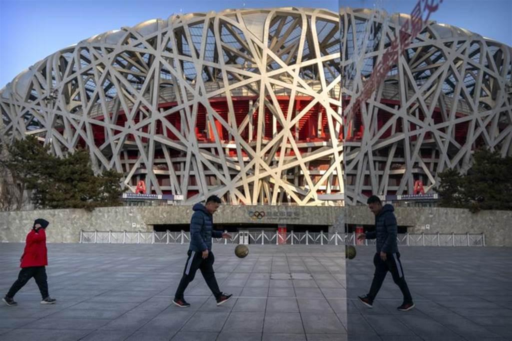 中國先前指控美國試圖破壞北京冬季奧運，華府今天表示，美方正在要求北京方面放寬外交人員的COVID-19隔離檢疫規範。