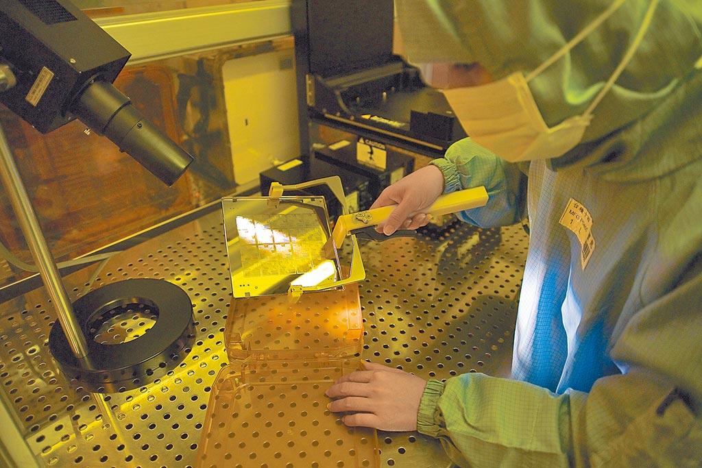 台積電12吋晶圓廠房內部生產過程。（台積電提供）