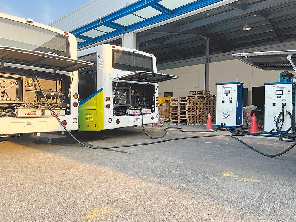 亞力電機於高雄路竹電動巴士站的充電樁及工程。圖／業者提供