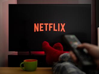 串流平台Netflix打算推出有廣告的低價方案搶客。（示意圖／shutterstock）