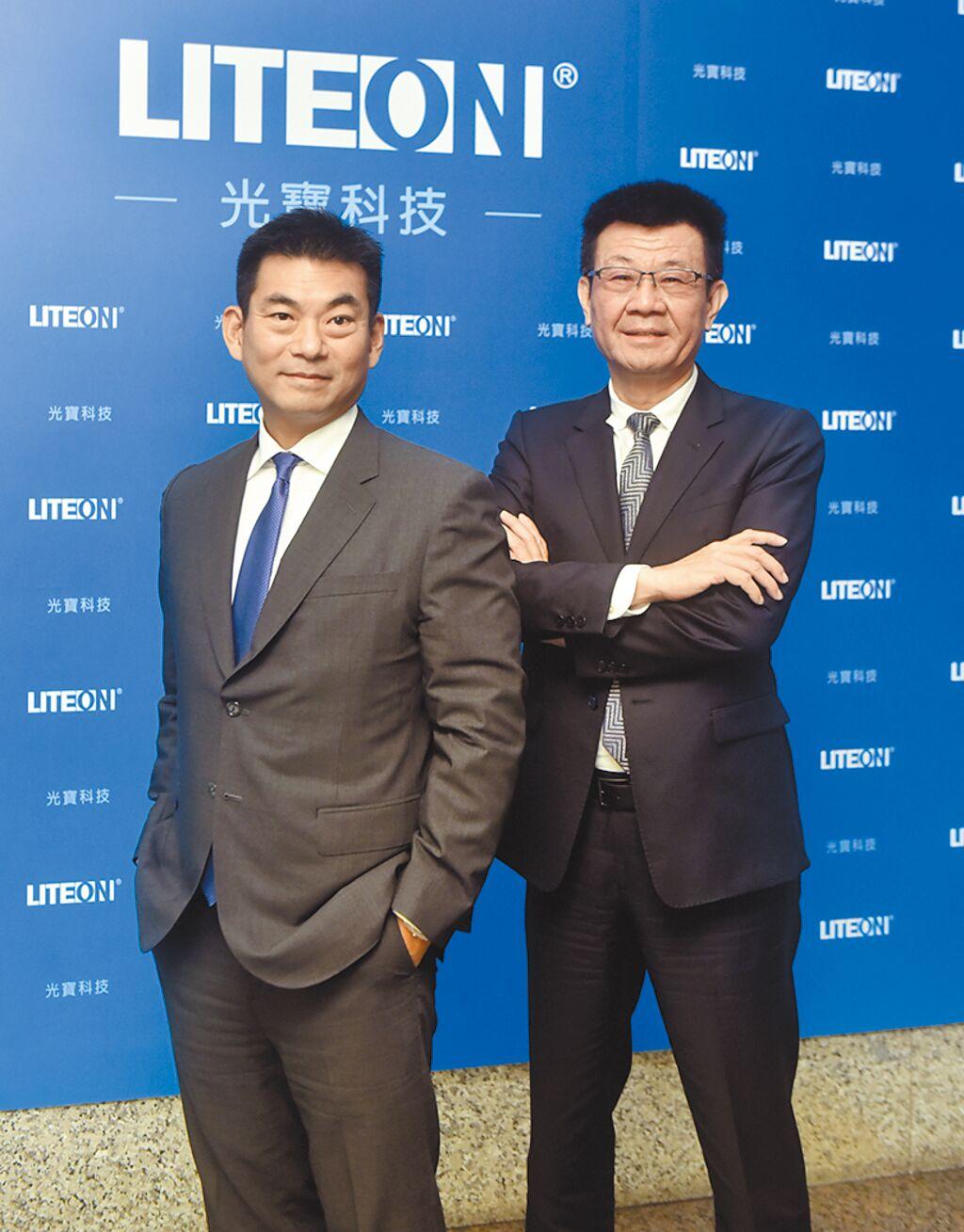 光寶科技20日舉行股東會，董事長宋明峰（左）及總經理邱森彬（右）出席。圖／顏謙隆