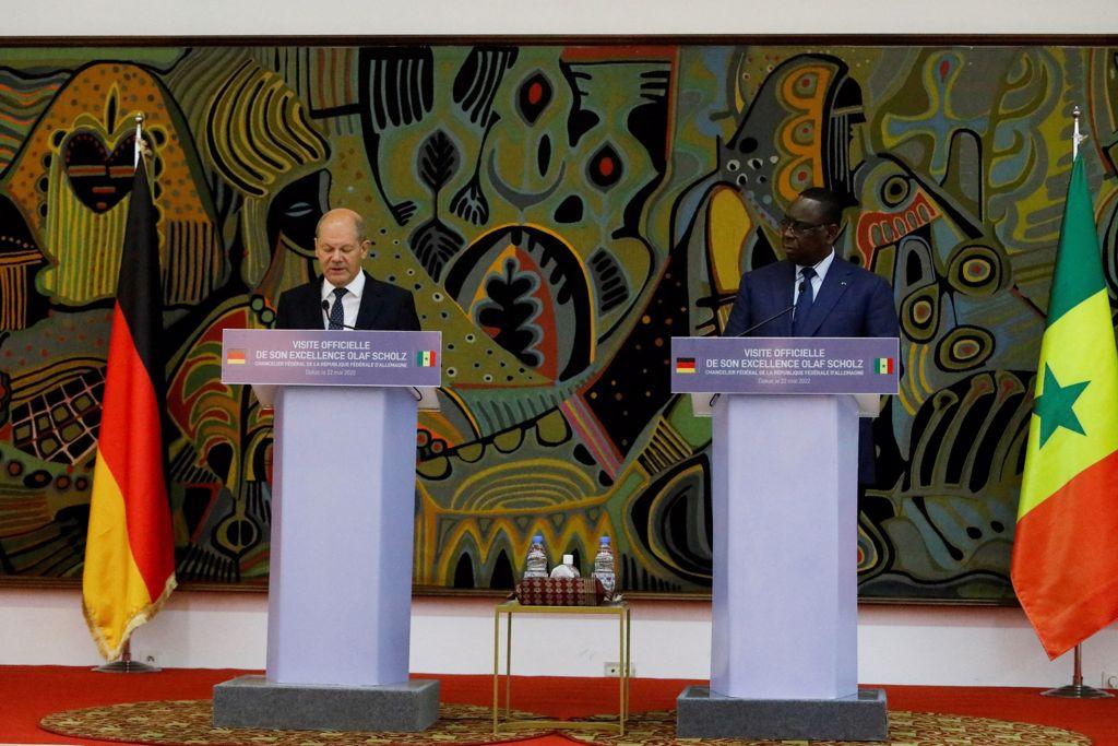 德國總理蕭茲（Olaf Scholz）與塞內加爾總統薩勒（Macky Sall）召開記者會（圖/路透）