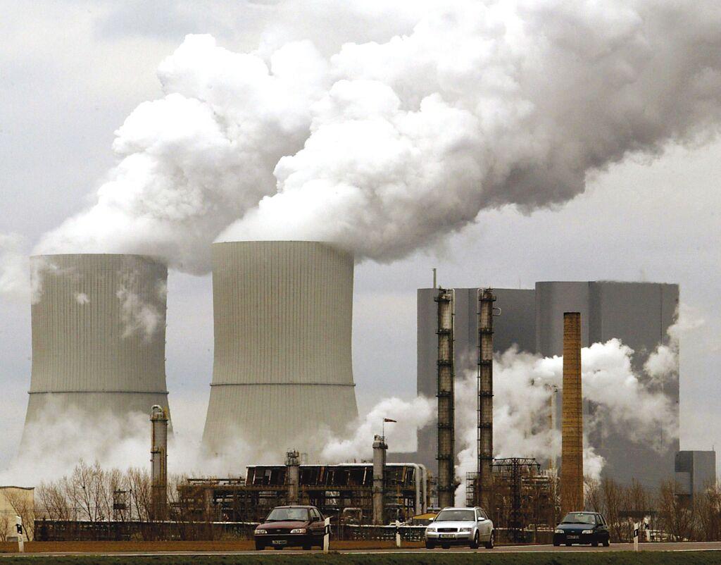 歐盟是目前全球淨零碳排法規最先進、最前衛的地區，境內的石化廠商受到的淨零碳排相關規範與約束也為全球之最。圖／路透