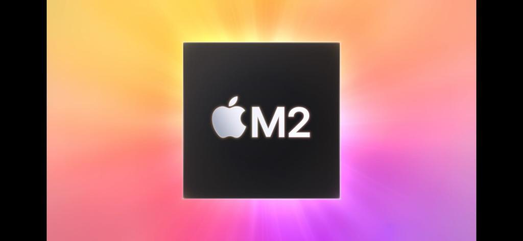 2022年蘋果上半年的開發者大會WWDC帶來了全新的M2晶片，主打「高效能、低功耗」。（翻攝直播畫面）