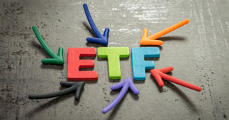 存股達人阿格力建議本金不大的年輕人挑選ETF時，與其追求高殖利率，不如把目標放在資本利得，較有助於資產翻倍。（Shutterstock）