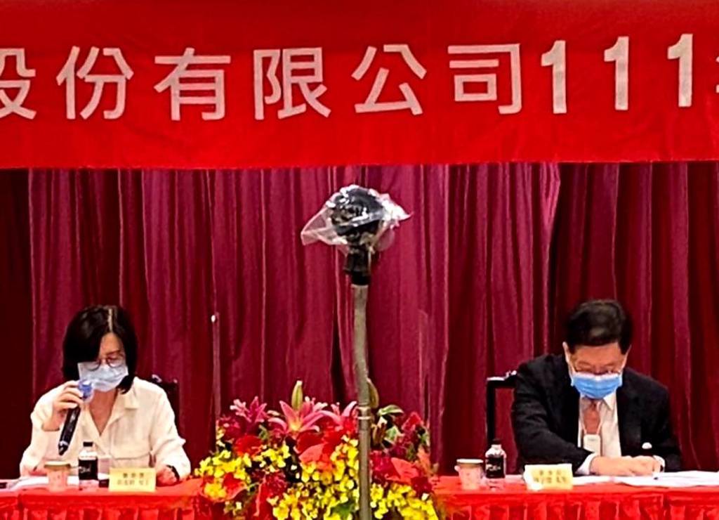 國揚今(17)日舉行股東會，董事長林子寬(右)、總經理彭邵齡(左)。(郭鴻慧攝)