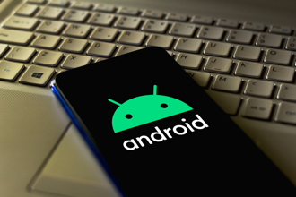 知名分析師郭明錤表示，Android手機庫存修正恐至年底，點名MOSFET、充電器、相機相關等零組件廠的展望，與砷化鎵代工廠穩懋類似，最壞時間未過。(示意圖/達志影像/Shutterstock)