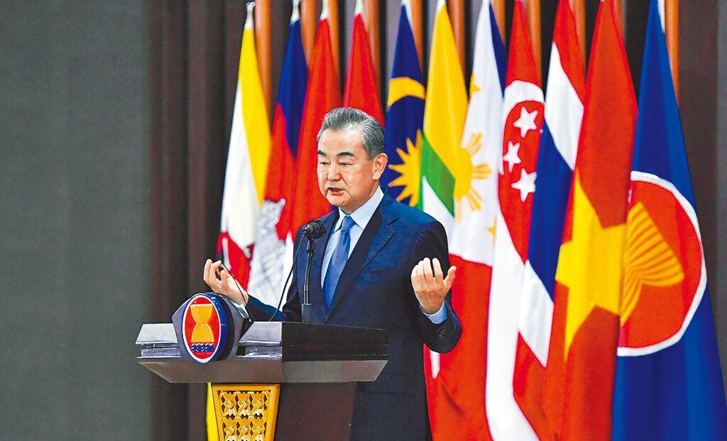 中國國務委員兼外長王毅強調，台海穩定的定海神針就是一個中國原則，台海現狀就是兩岸同屬一中。（新華社）