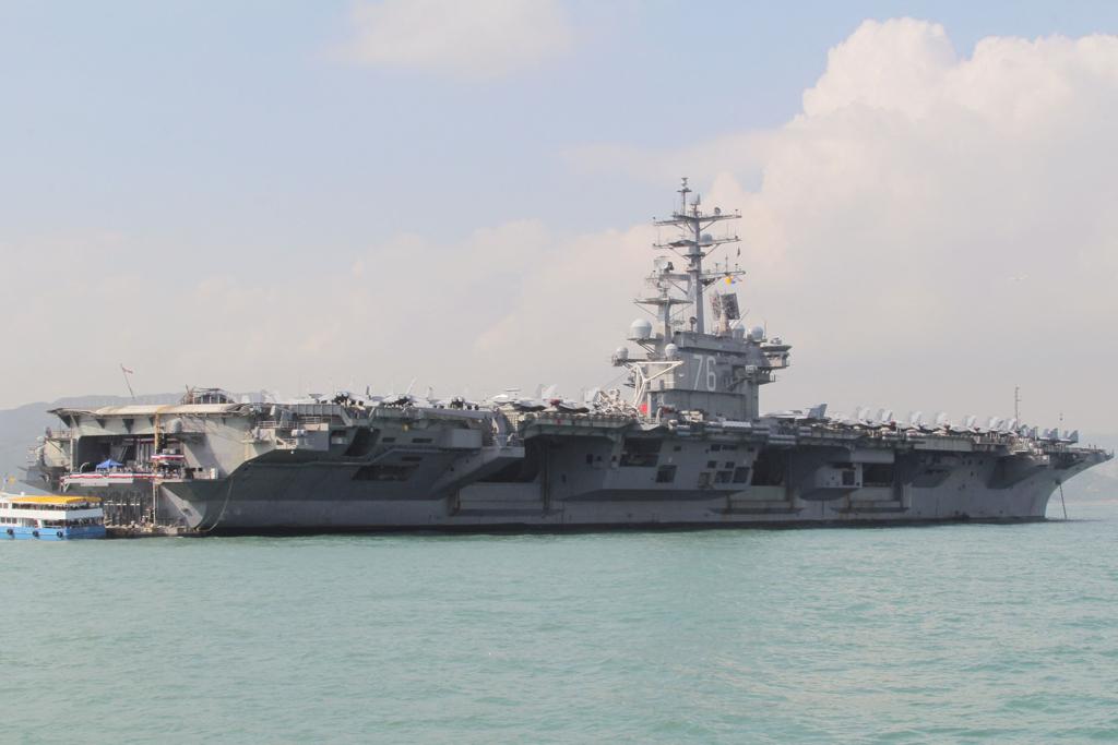 為了因應解放軍在台灣周邊6大海空域實彈軍演，「雷根」號（USS Ronald Reagan，CVN76）航母打擊群將延長在南海停留時間，圖為「雷根」號的資料照。（路透）