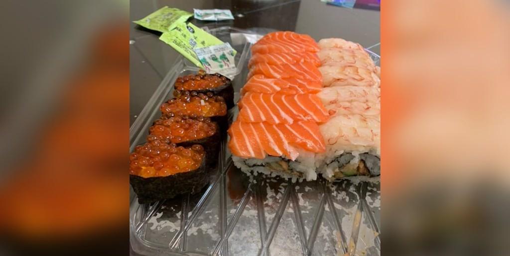 不少饕客認為這款壽司不只份量大，就連生魚片也很新鮮。（圖／取自Costco好市多 商品經驗老實說）