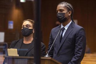 美國饒舌歌手A$AP Rocky在法庭為自己申辯，他拒絕認罪。(圖/美聯社)