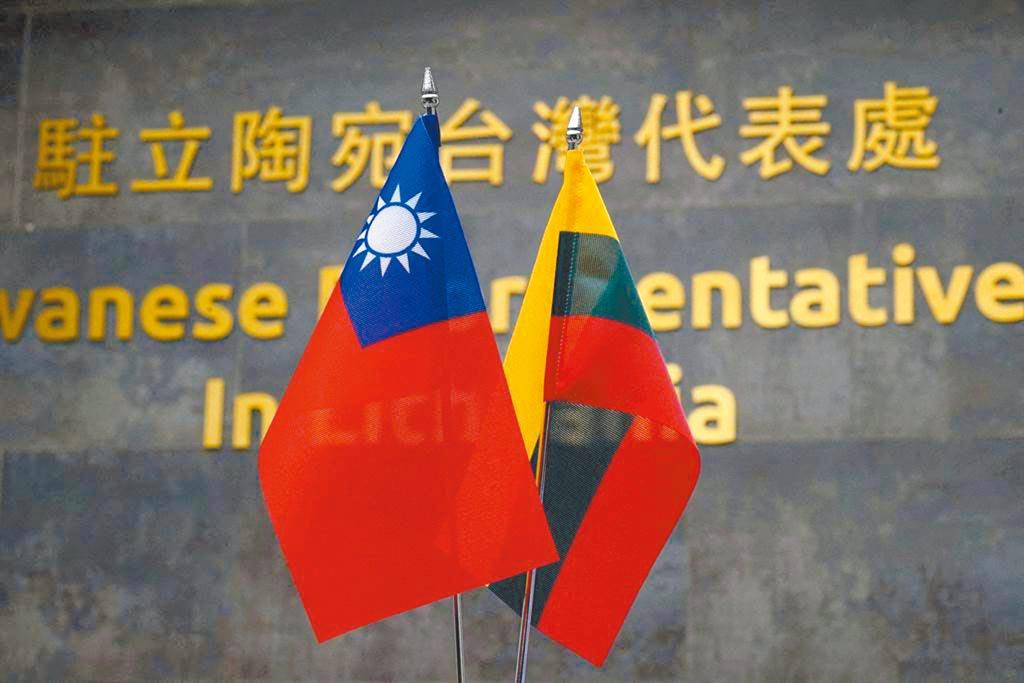 立陶宛去年允許台灣在首都維爾紐斯設立「駐立陶宛台灣代表處」後，中國將與立陶宛的外交關係降級。（圖／路透）