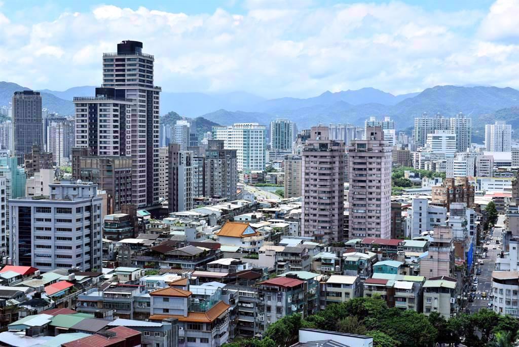 央行持續升息，加上股市下跌，房貸族資金壓力大。（示意圖／本報資料照）