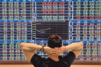 全球股市跌跌不休，金管會祭限空令，本周台股跌勢有望走緩。（本報資料照片）