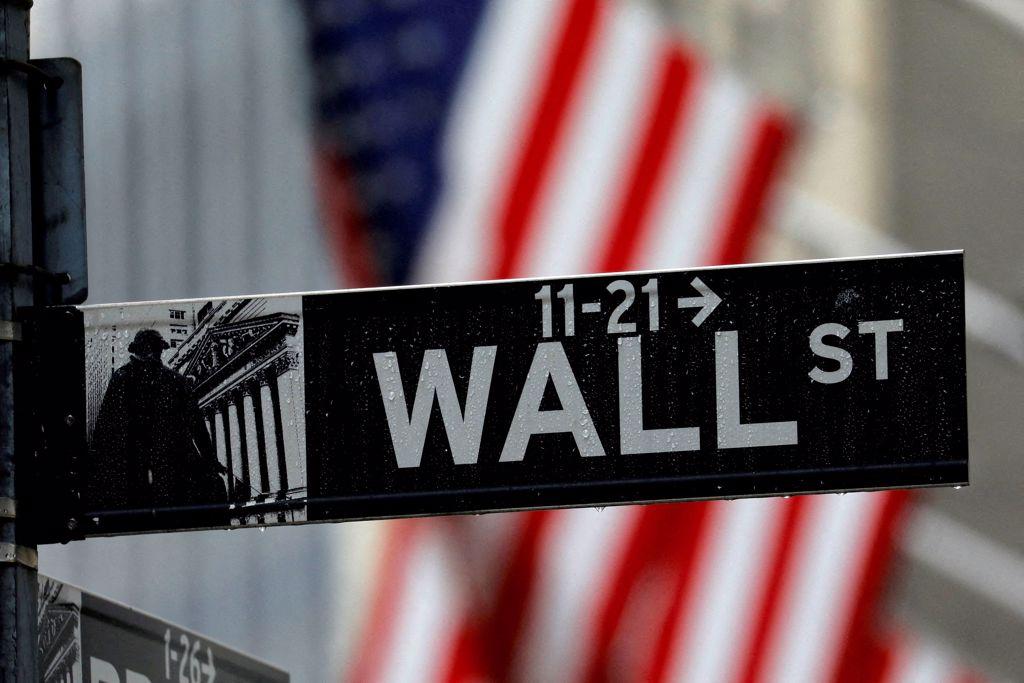 美國證券管理委員會（SEC）宣布，對華爾街16家機構處以總計11億美元的罰款。(圖/ 路透社)