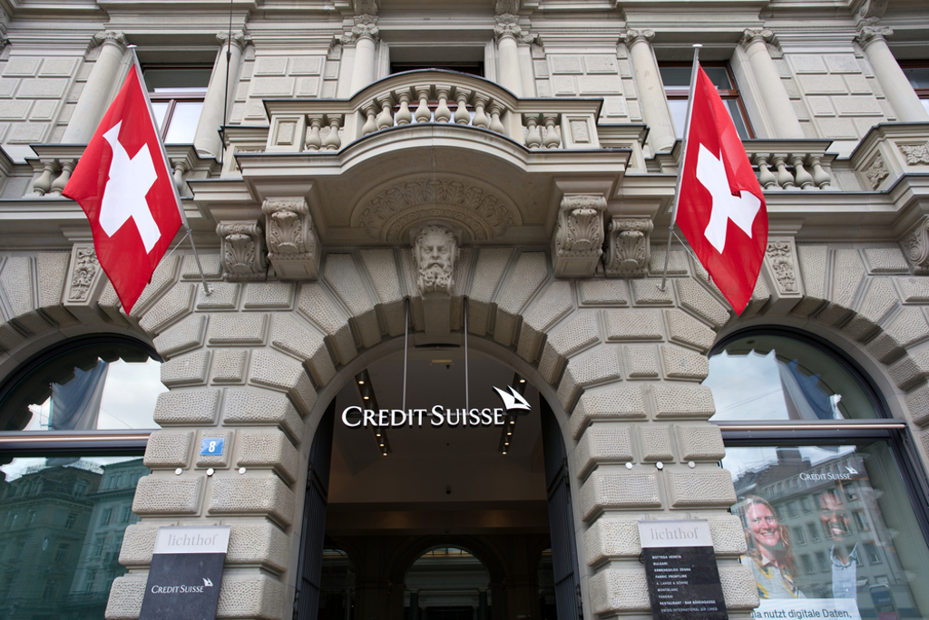 瑞士信貸財務風暴延燒，金管會12日證實，不僅有理專誘騙投資人購買瑞信債券，且國內壽險業曝險總額高達1102億元。（示意圖/達志影像/shutterstock）