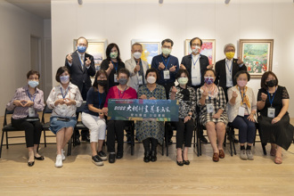 國泰世華銀行開畫展 做公益