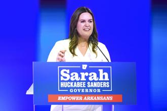 作風強硬的前川普白宮發言人桑德斯（Sarah Huckabee Sanders）在阿肯色州（Arkansas）的州長選舉中勝選，將成為阿州史上首位女州長。（圖／美聯社）