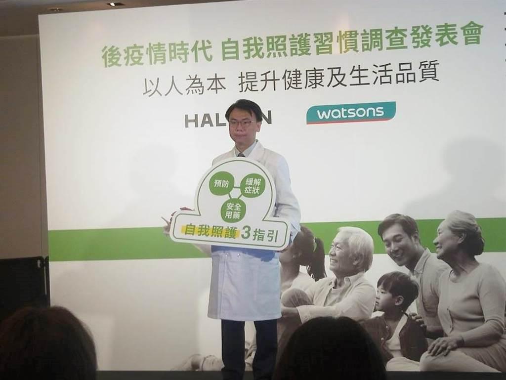 國內最新調查，9成台灣民眾曾遇病症不處置。新光醫院家醫科醫師柳朋馳提醒，「後疫情時代」應掌握自我照護原則。（王家瑜攝）