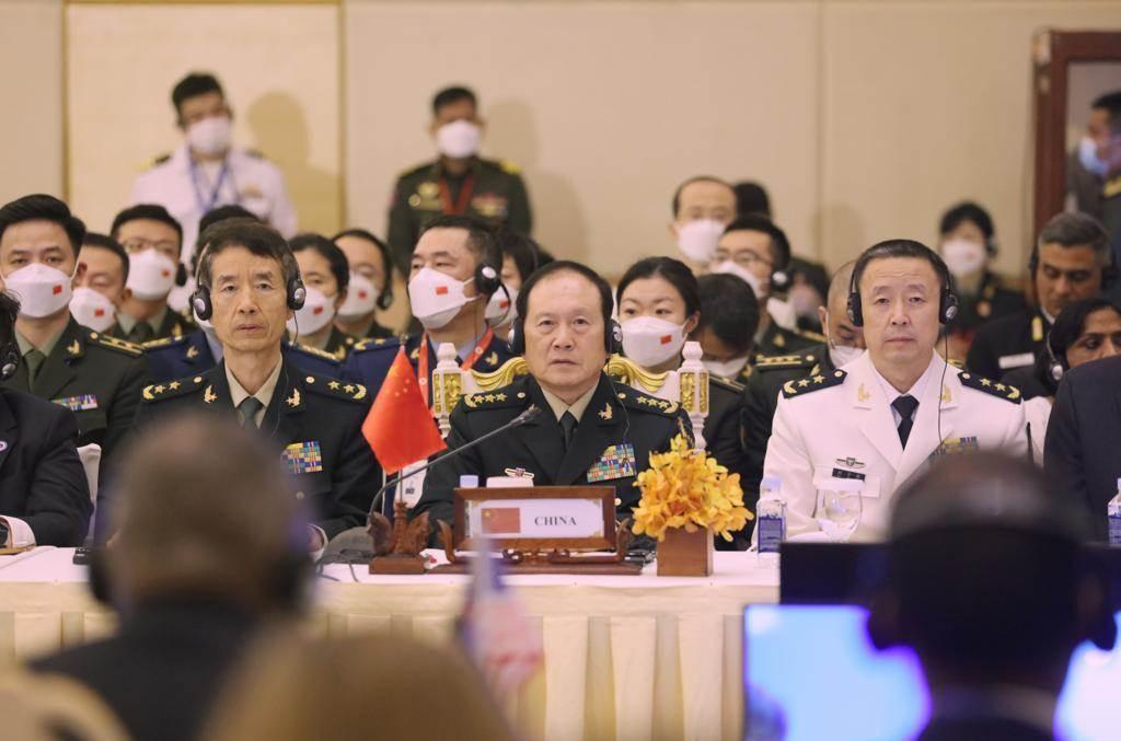 中國國務委員兼國防部長魏鳳和（中）表示，中方就北韓核武問題，堅持有關當事方應努力對話解決問題的立場。（新華社資料照片）