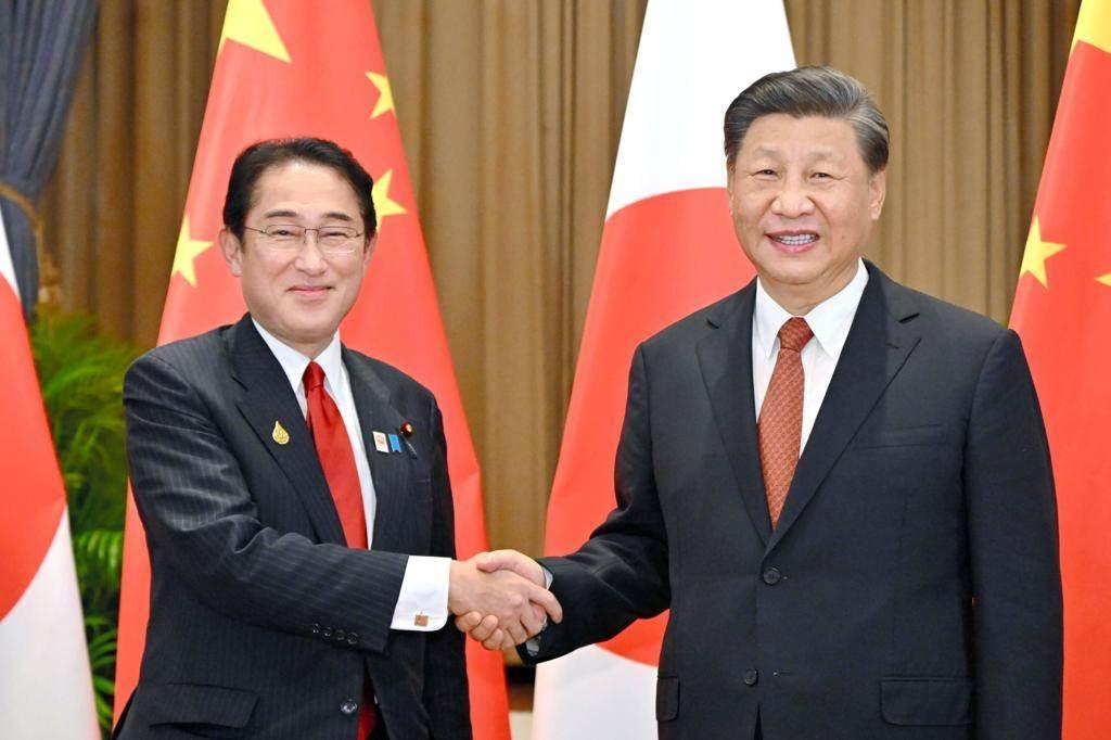 日本首相岸田文雄日前與中國國家主席習近平在泰國舉行時隔約3年的面對面元首會談。（美聯社資料照片）
