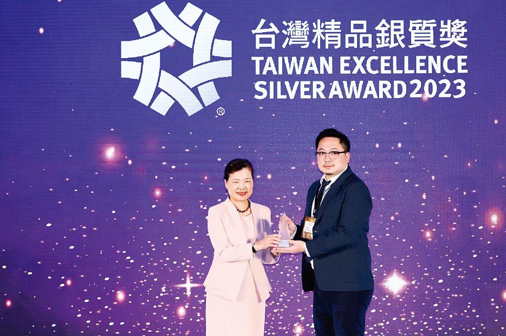 所羅門自主研發的「META-aivi 穿戴式AI智能解決方案」獲頒台灣精品銀質獎肯定。圖／所羅門
