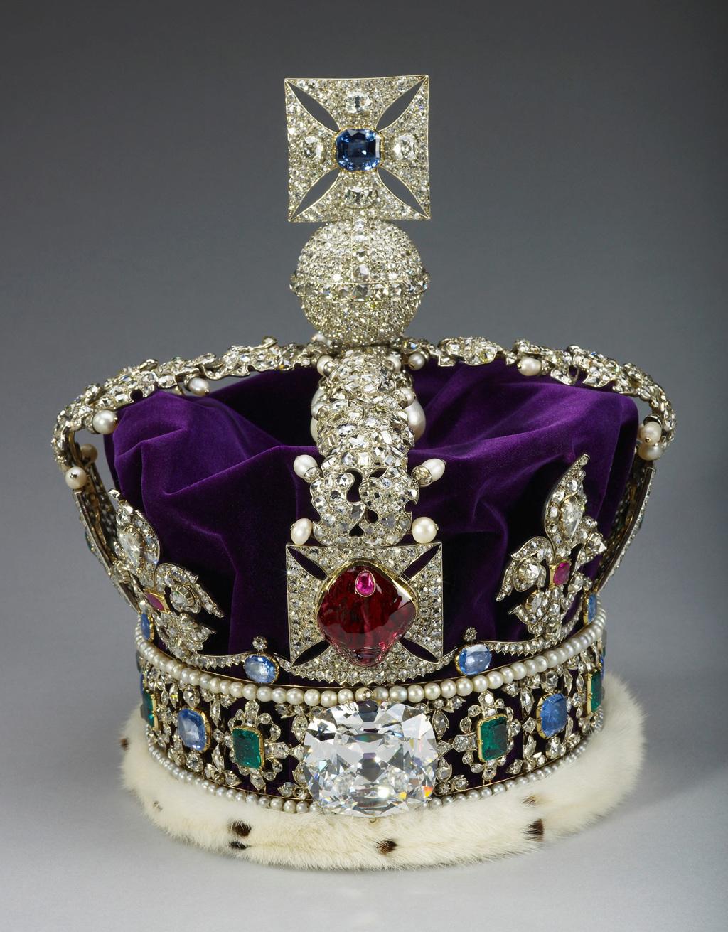 查爾斯也將在2023年的加冕典禮上配戴帝國王冠(Imperial State Crown)。(圖/路透社、英國皇家收藏信託提供)