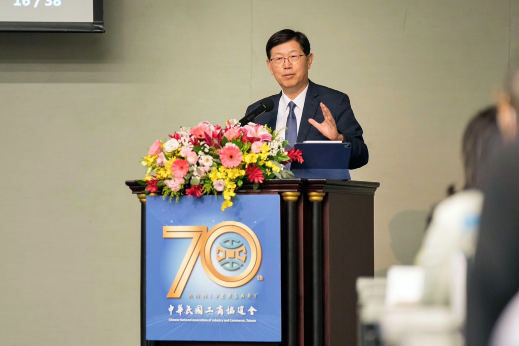 工商協進會5日舉辦「第264次公亮紀念講座」，邀請鴻海董事長劉揚偉演講「台灣在全球電動車產業的機會與挑戰」。（鴻海提供）