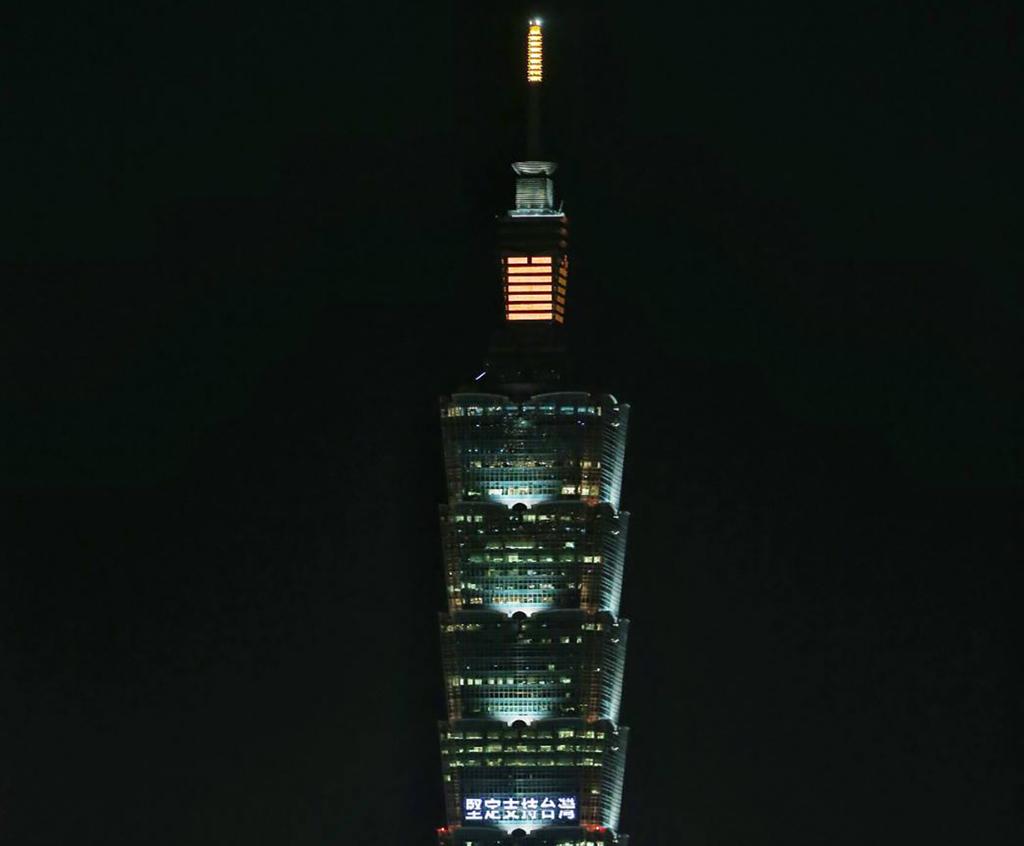 全世界最浪漫的告白～台北101大樓外牆「點燈內容TOP5」揭曉！（攝/趙雙傑）