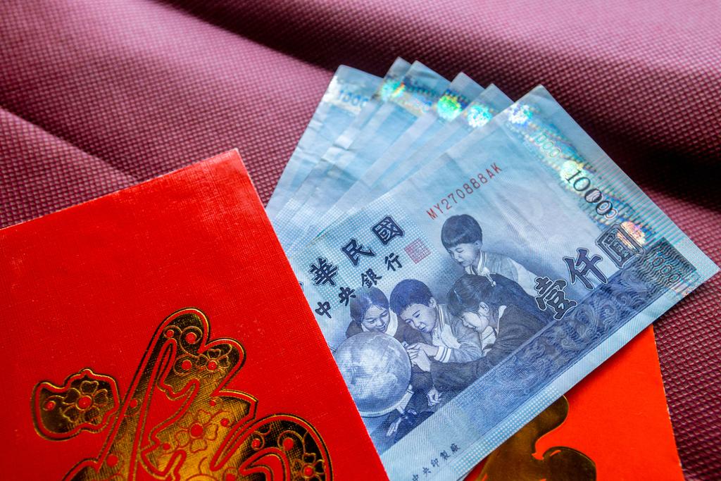 命理專家柯柏成指出，開工紅包建議留到元宵節以後再花，才能為自己帶來好彩頭。(示意圖/達志影像)