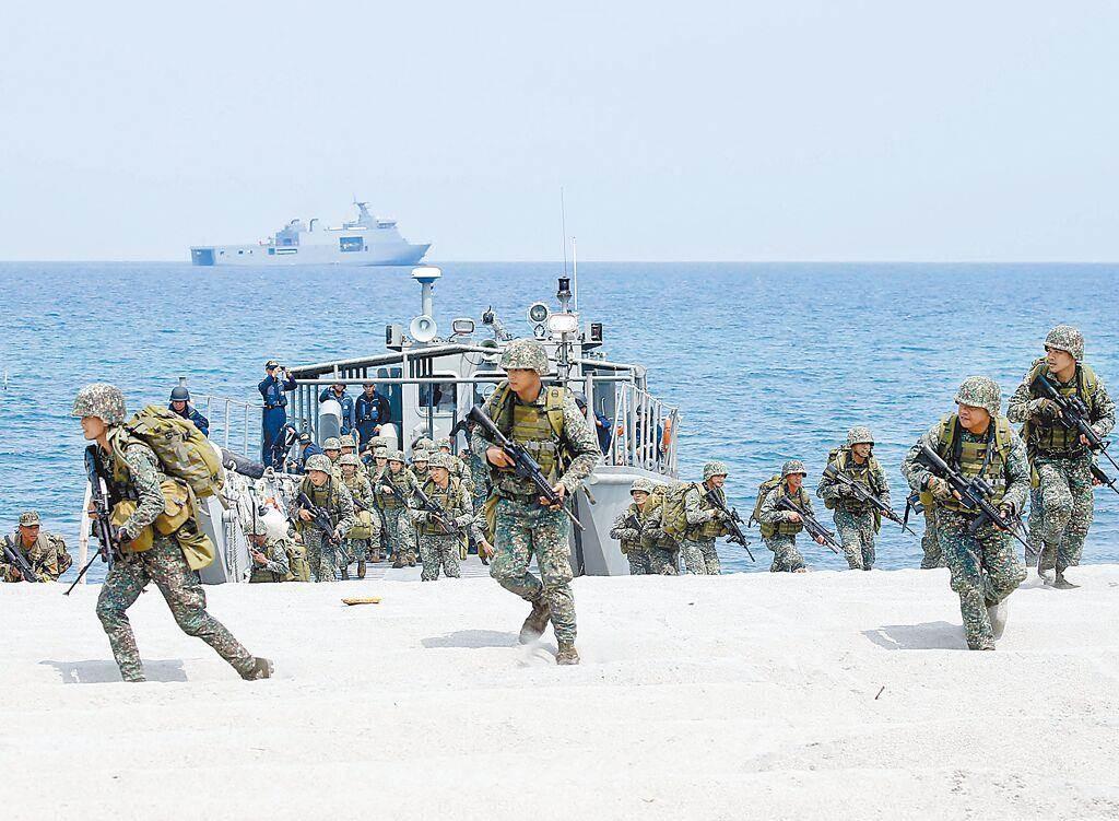 美媒報導說，美軍陸戰隊很快將被部署在距離台灣很近的周邊地區，包括菲律賓呂宋島北部及日本沖繩。圖為2018年5月在菲律賓西北部舉行的美菲聯合軍事演習。（美聯社）