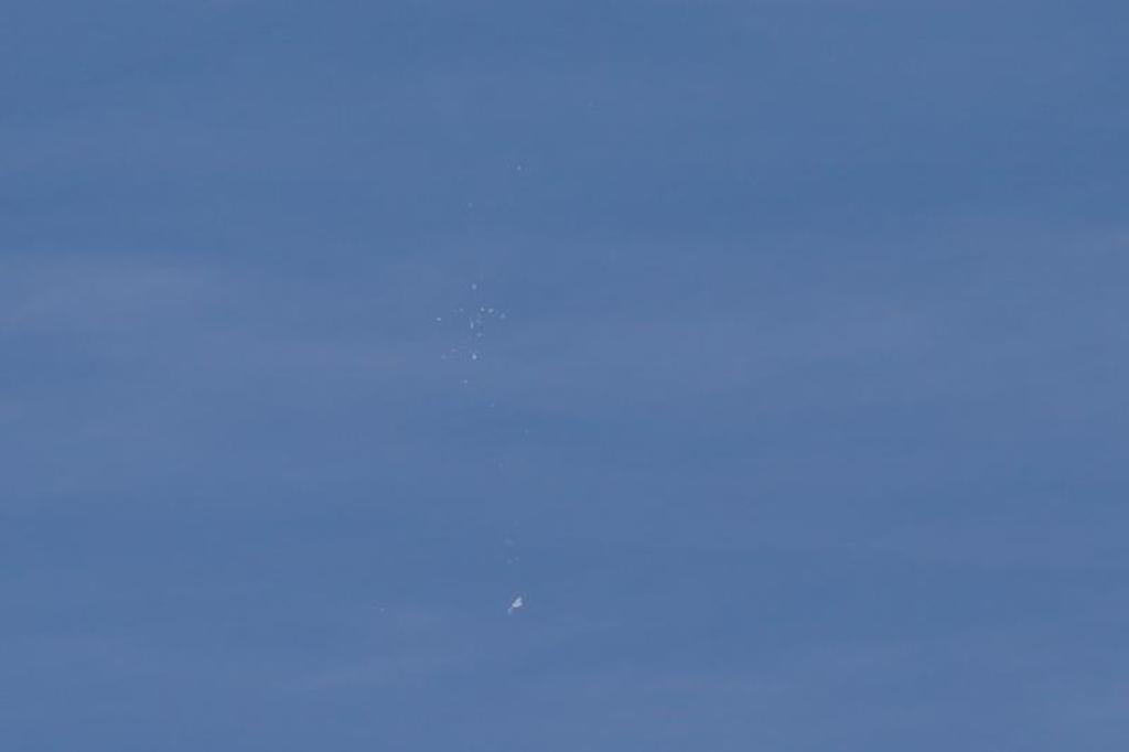 美軍擊落陸氣球 影像曝光。(圖/路透)