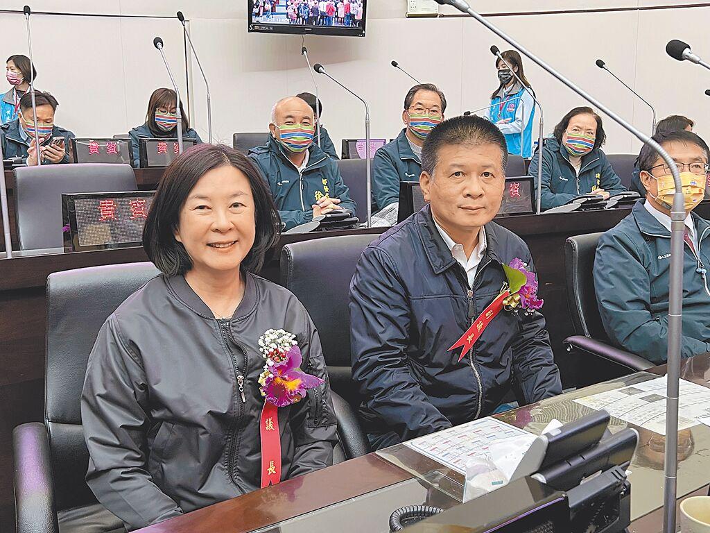 檢調重啟台南市正副議長賄選案偵查行動，6日再度約談議長邱莉莉（左）、副議長林志展（右）釐清案情。（本報資料照片）