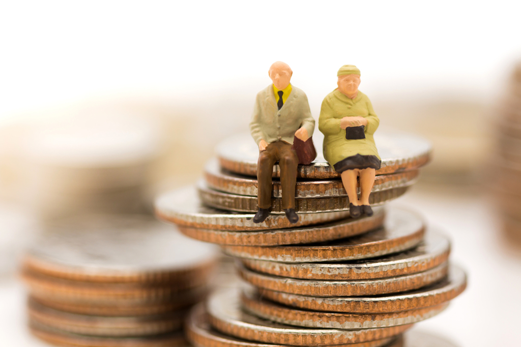 退休即使選擇年金，專家認為仍有2大風險，不想當下流老人得做好風險控管。（示意圖/達志影像/shutterstock）