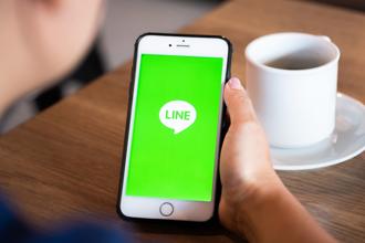 一名女網友表示，朋友連續打4通LINE電話給她，手機都沒響鈴。（圖／示意圖，達志影像）