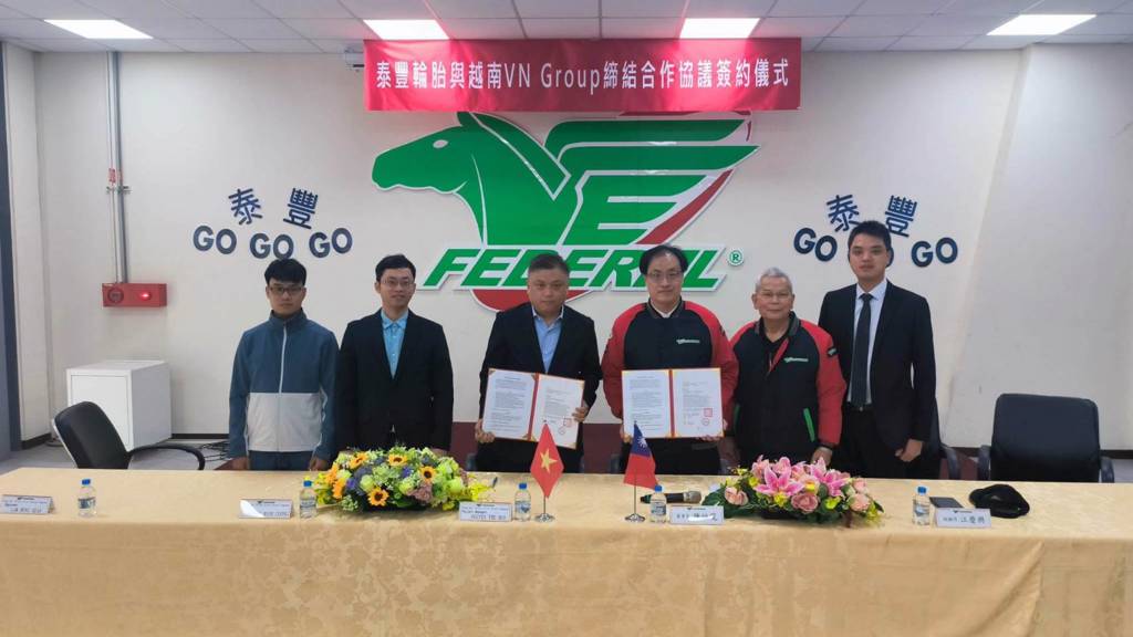 泰豐董事長與越南XT TYRE簽訂代工合約。圖／泰豐提供