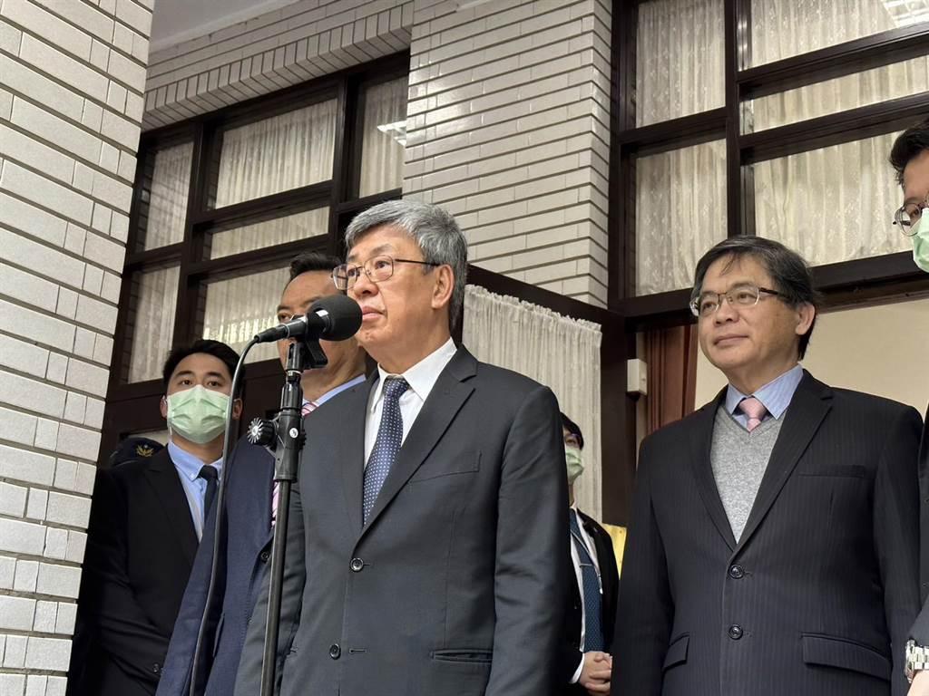 行政院長陳建仁上午赴立法院備詢前受訪。（黃婉婷攝）